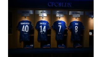 A Chelsea player admits to fans that he is not performing at his best after switching teams during the summer.