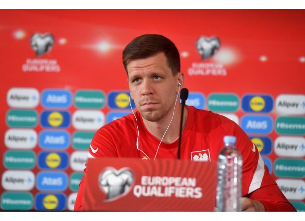 Former Arsenal goalkeeper Szczesny discusses reasons for move to Barcelona.