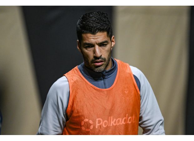 Luis Suarez, ex-player for Liverpool and Barcelona, displays a new appearance.