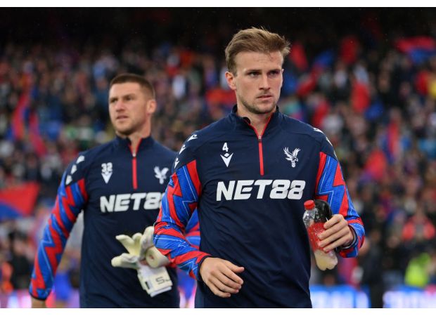 Former Arsenal player has been abandoned by Premier League team, according to fans.