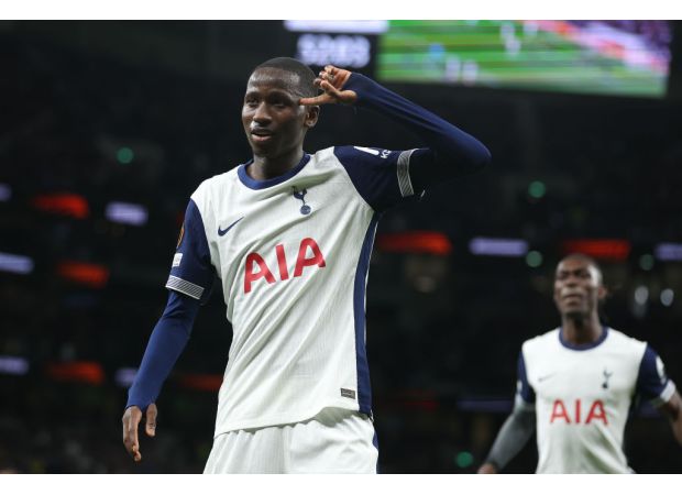 Tottenham takes a harsh shot at Arsenal after winning Europa League match with ten players.