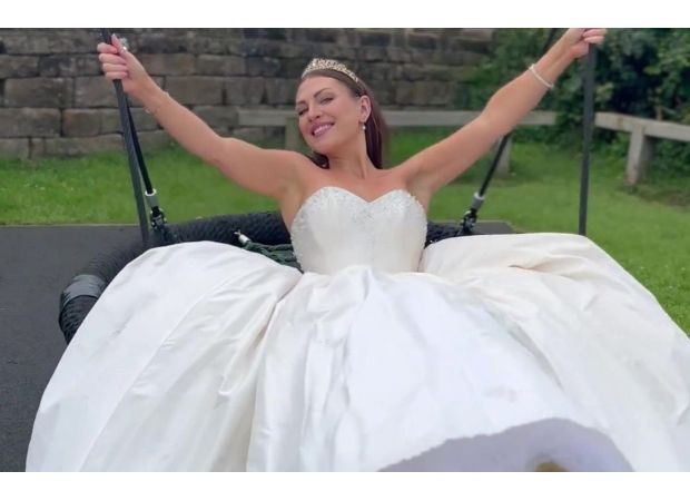 Wedding canceled but dress still worn, gives me strength.