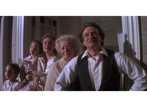 Fans found an incredible coincidence in the scene featuring Maggie Smith and Robin Williams in the movie Hook.