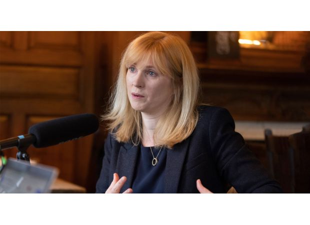 Politician resigns from Labour due to Starmer's 'sleaze' involving controversy over receiving freebies and gifts.