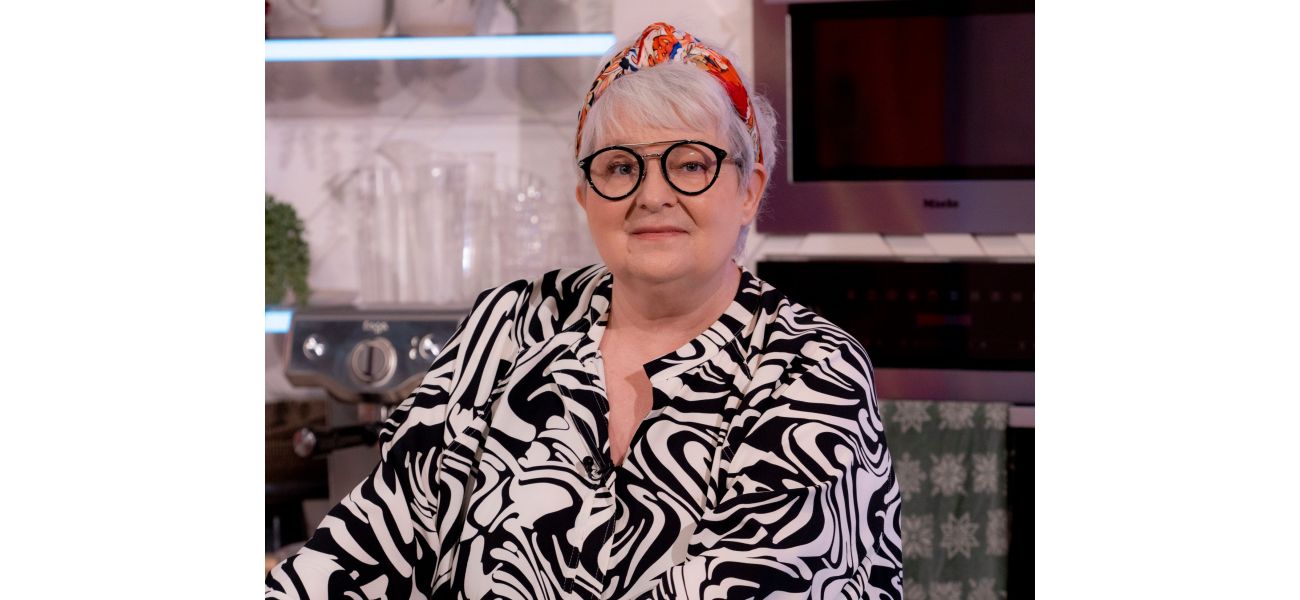 Janey Godley stands up against internet bullies while receiving end-of-life care.