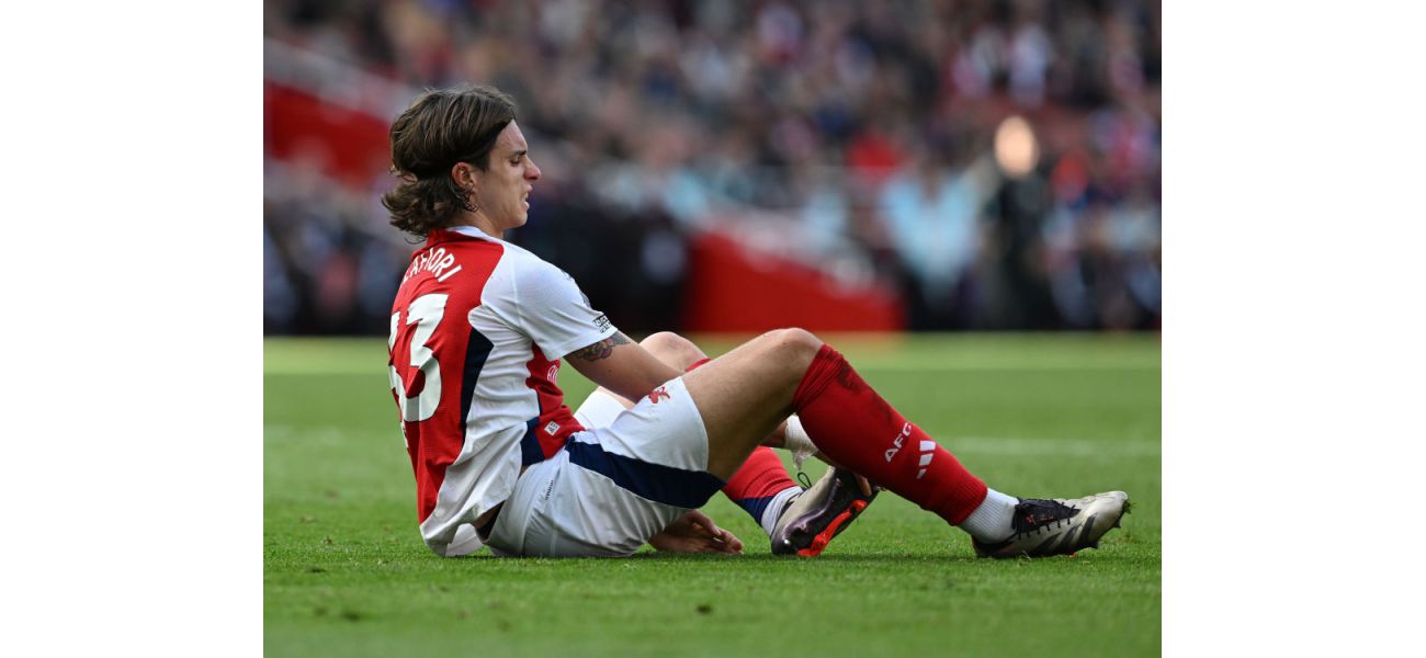 Arsenal player Riccardo Calafiori may have gotten injured during the Leicester game, as he was seen wearing knee support.