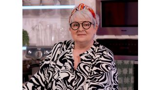 Janey Godley stands up against internet bullies while receiving end-of-life care.