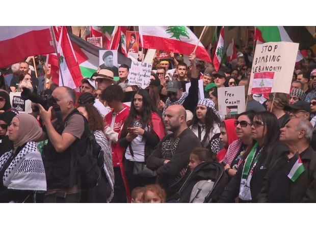 Lebanon's violence triggers unusual foreign policy division among top political groups.