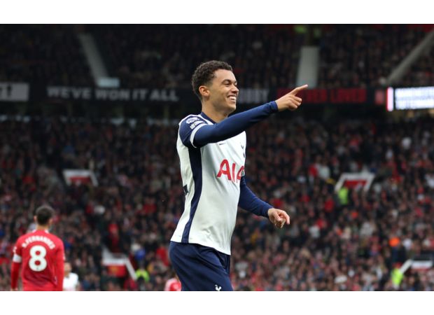 Gary Neville criticizes Marcus Rashford for his performance in Manchester United's match against Tottenham.