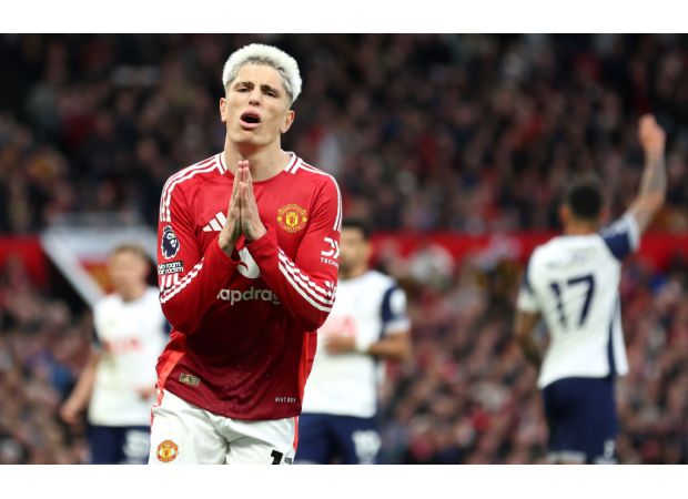 Young reveals that Rashford and Garnacho lacked confidence during Manchester United's loss to Tottenham.