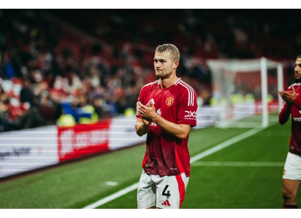 Scholes doubts Man United's decision to sign De Ligt after loss to Tottenham.