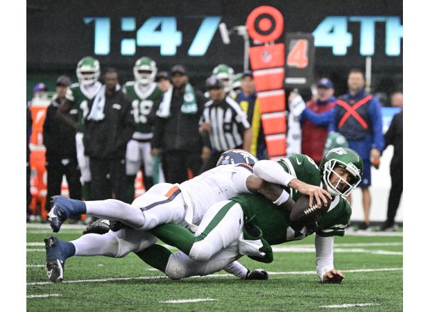 Coach Joseph's exceptional defense leads Broncos to 10-9 victory over Jets, thanks to his thorough preparation.