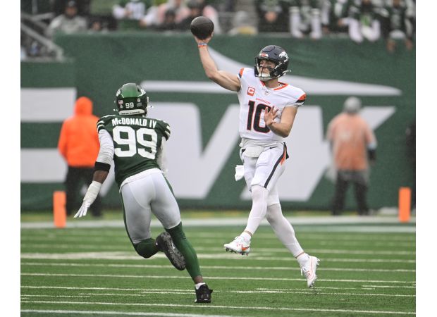 Renck says that Broncos quarterback Bo Nix is becoming more understandable than explainable, similar to Tim Tebow.