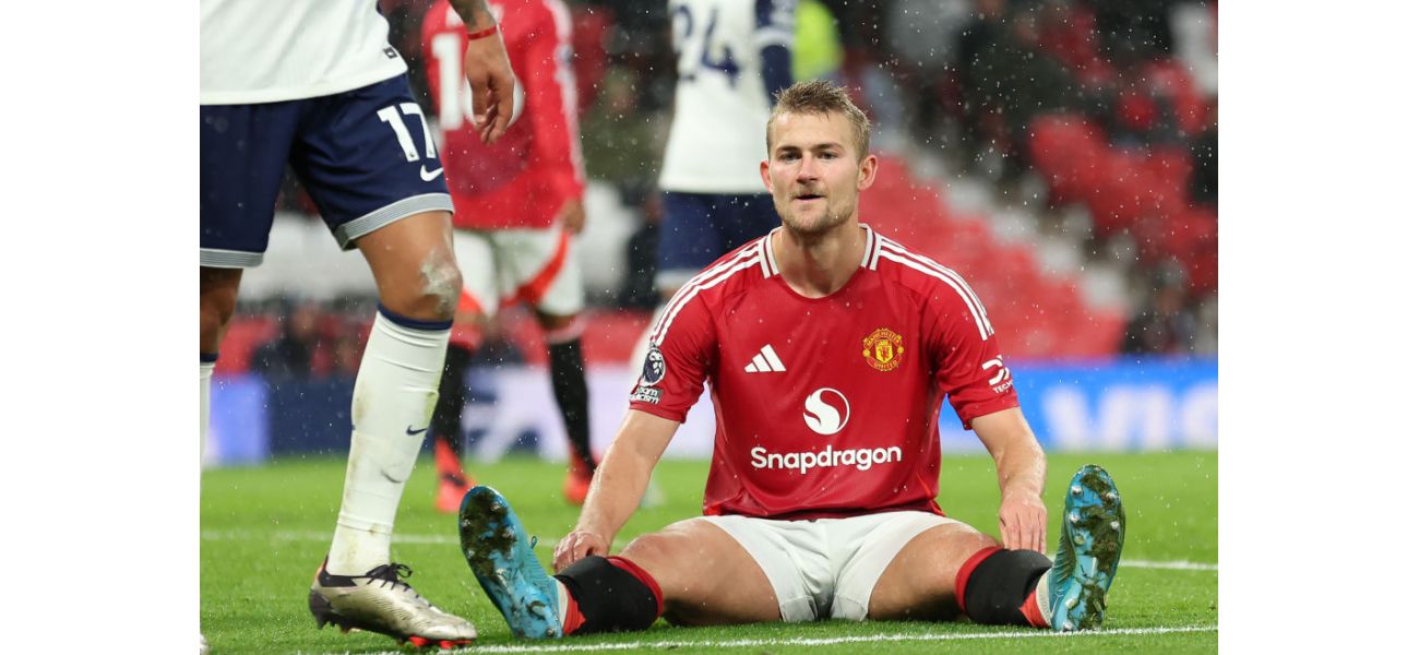 Jamie Carragher criticizes Manchester United's signing of Matthijs de Ligt after their poor performance against Tottenham.