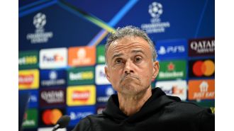 Luis Enrique, manager of PSG, makes bold statement about Arsenal and discusses decision to remove Ousmane Dembele from team.