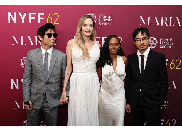 After her children disassociate themselves from their father Brad Pitt, Angelina Jolie stands together with them.