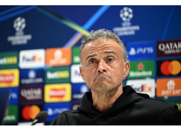 Luis Enrique, manager of PSG, makes bold statement about Arsenal and discusses decision to remove Ousmane Dembele from team.