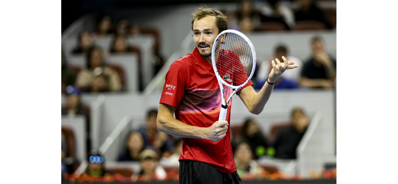 Furious Russian player explodes over disputed decision at China Open.