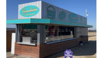 A small kiosk in a parking lot has been recognized as one of the top dining spots in the UK.