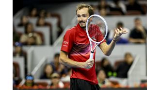 Furious Russian player explodes over disputed decision at China Open.
