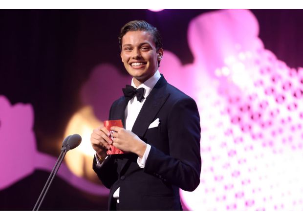 EastEnders star announces intention to temporarily leave acting.