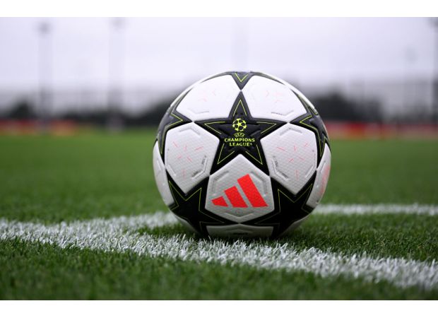 What's the point threshold for advancing in Champions League?