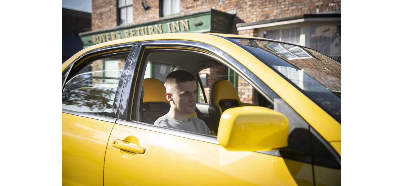 Coronation Street announces surprising new villain, linked to a key character.