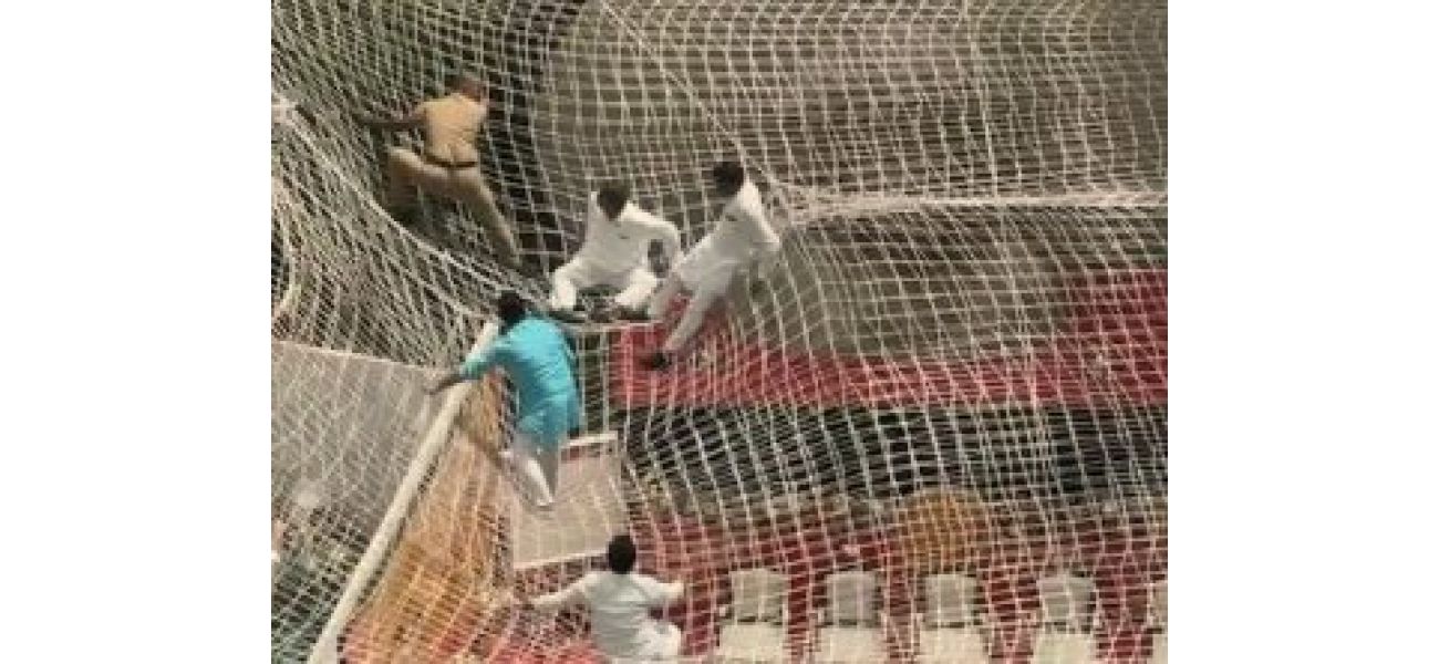 Maharashtra Assembly's Deputy Speaker protests Dhangars' inclusion in ST category by jumping into Mantralaya net.
