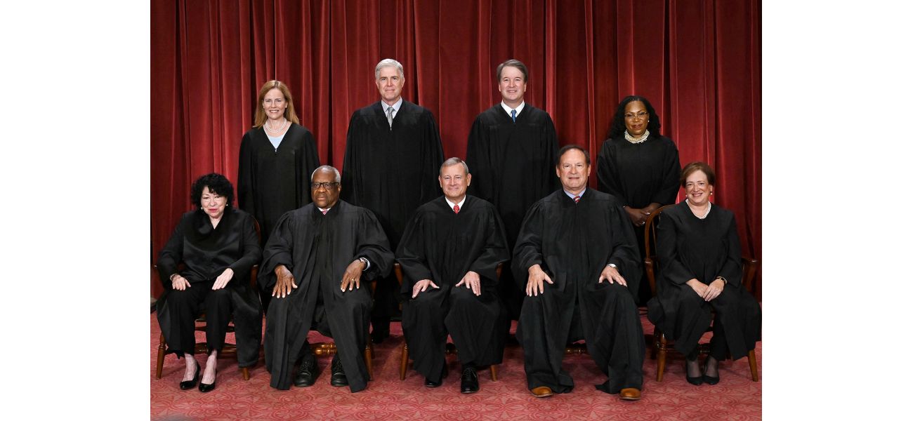 According to an editorial, the Supreme Court can now accept expensive gifts without consequences due to new rules.