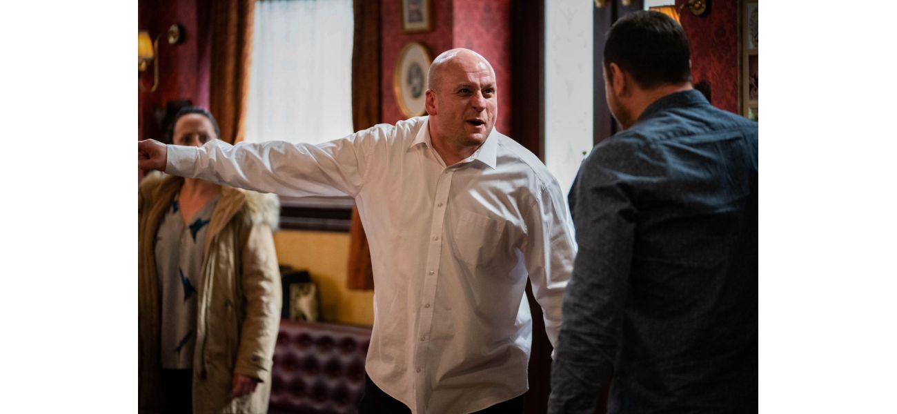 Fans are worried about an EastEnders icon who abruptly left social media.