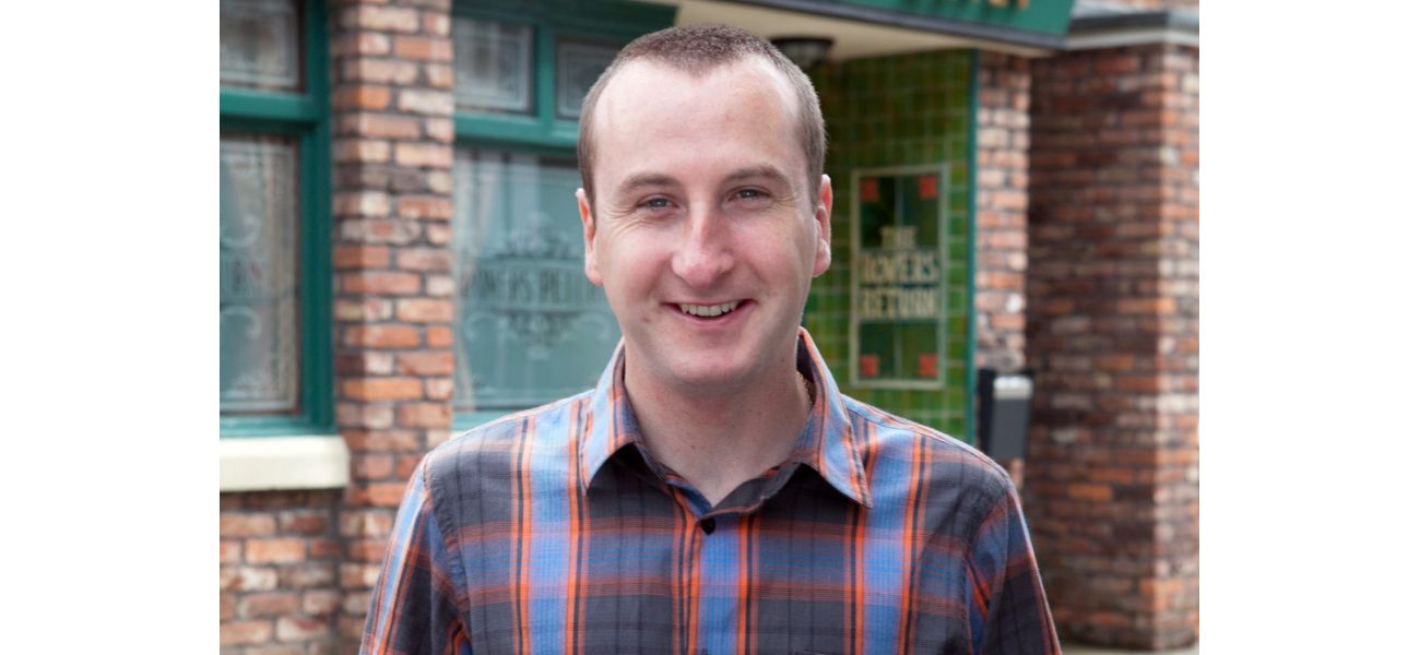 Kirk Sutherland mistakenly asks out Coronation Street star, who is actually interested in someone else.