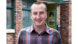 Kirk Sutherland mistakenly asks out Coronation Street star, who is actually interested in someone else.