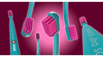 Say goodbye to gum sensitivity with this gentle and colorful toothbrush that will give you a healthy and happy smile.