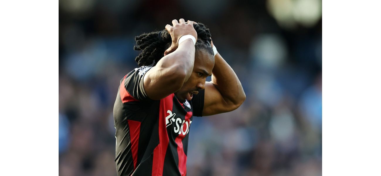 Michael Owen criticizes a Fulham player for lacking productivity in their match against Manchester City.