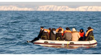 A child was killed at the bottom of a boat while crossing the English Channel.