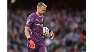 Ex-Portsmouth player criticizes Southampton for letting Arsenal come back and win.