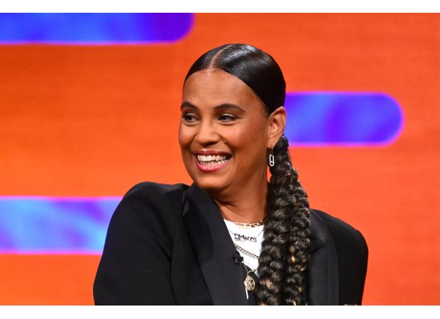 Fans are stunned by the true age of an 80s music legend, with many commenting that she looks much younger.