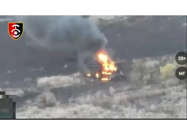 Ukrainian military drone drops molten thermite on Russian tank in rare video.