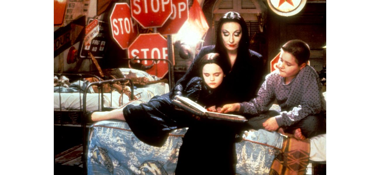 90s horror movie stars reunite, leaving fans feeling sentimental.