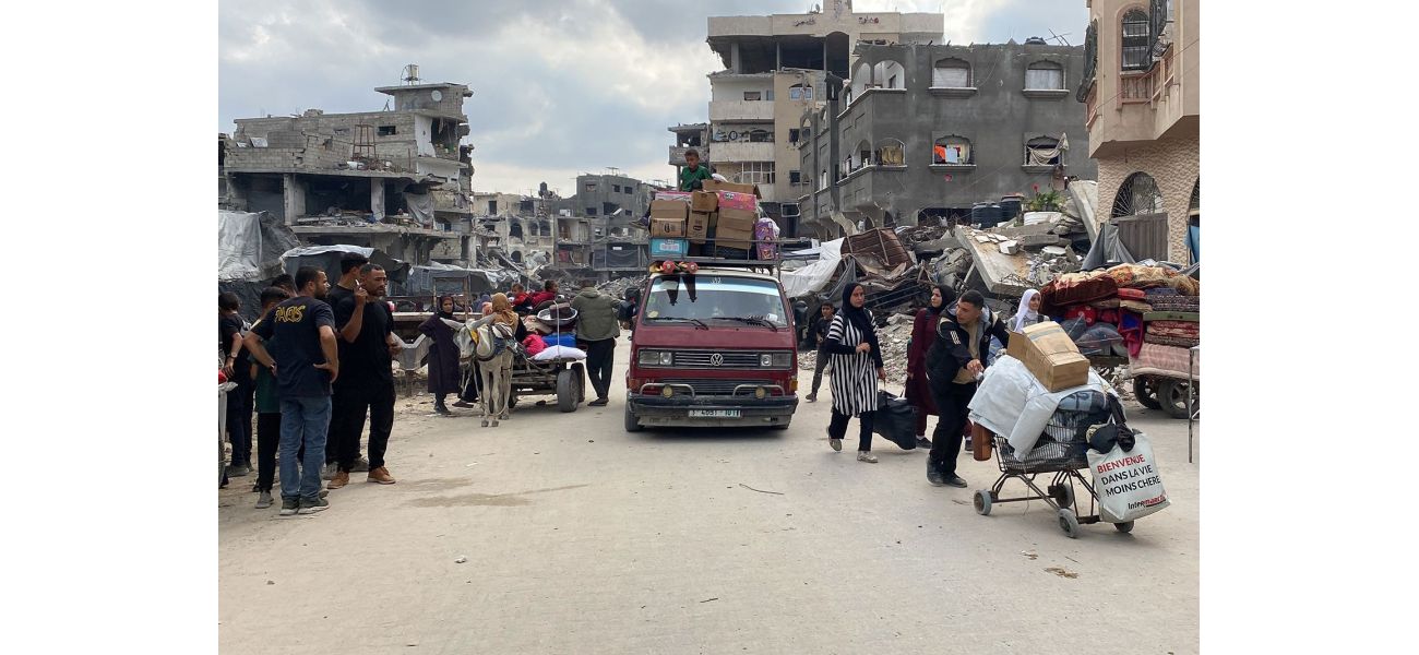 The Israeli army encircles refugee site in Gaza.