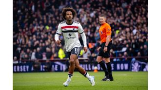 Paul Scholes wonders about Joshua Zirkzee, Man United's new addition, following their tie against Aston Villa.