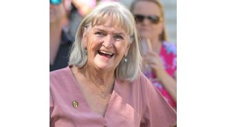Dr Ros Worthington, founder of a charity, passes away at 73 years old.