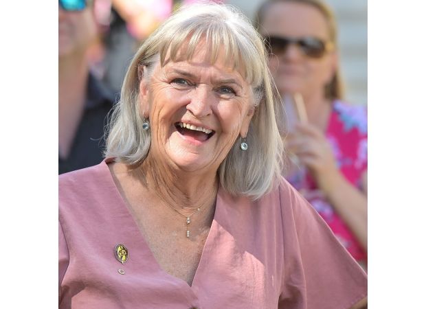 Dr Ros Worthington, founder of a charity, passes away at 73 years old.