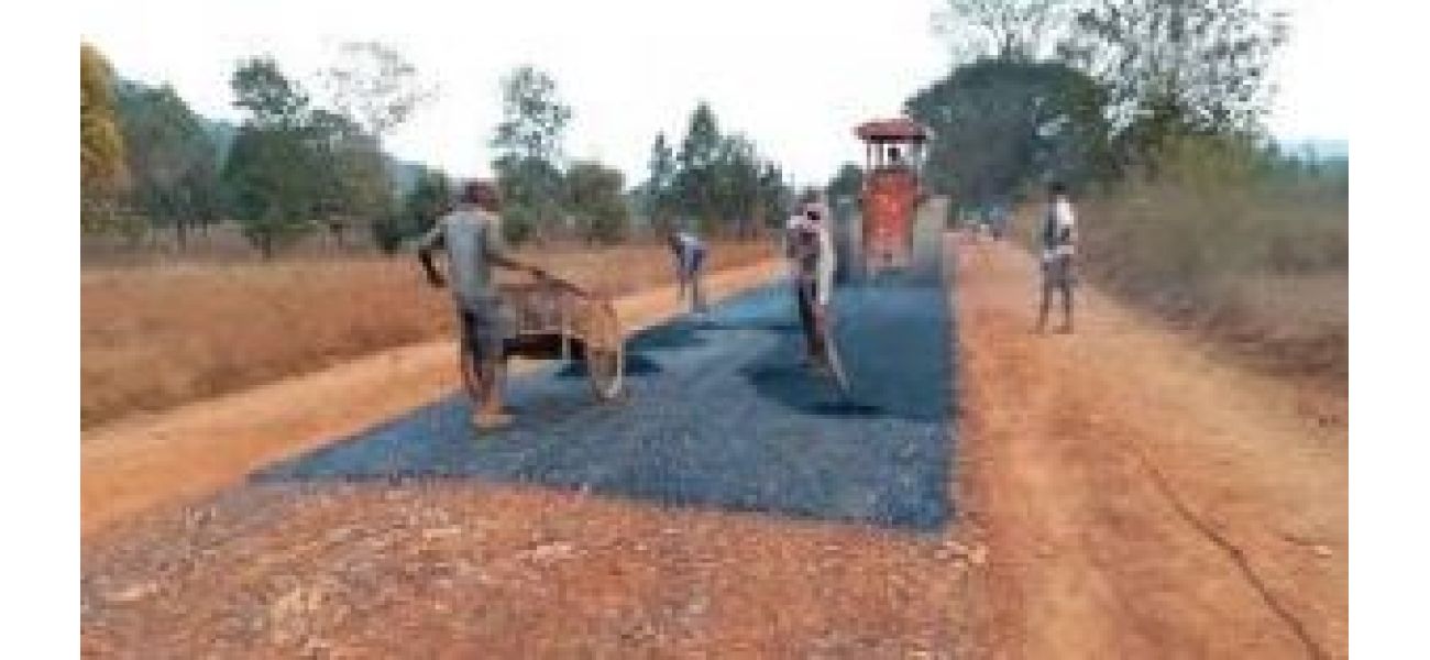 Notice issued to 6 contractors for delayed road construction.