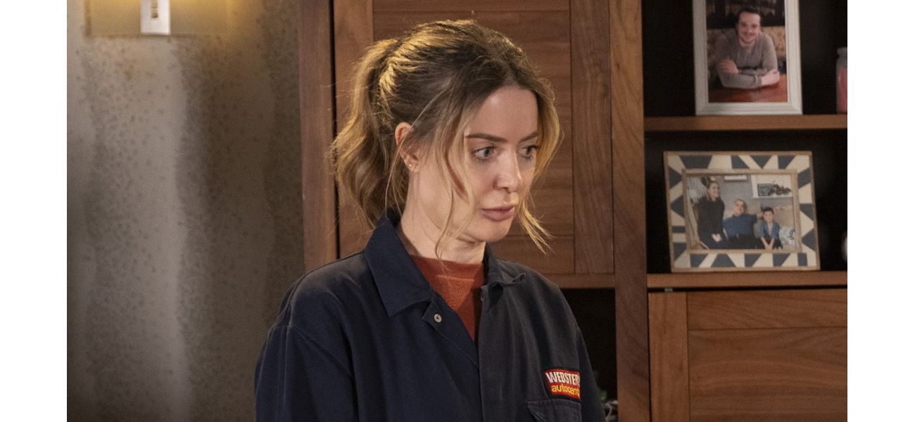 A Coronation Street actor has a new hairstyle that is described as 