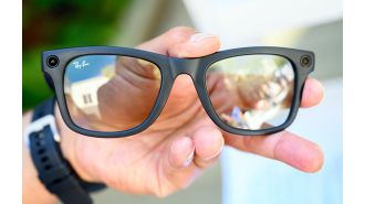 Students secretly identify strangers with smart glasses