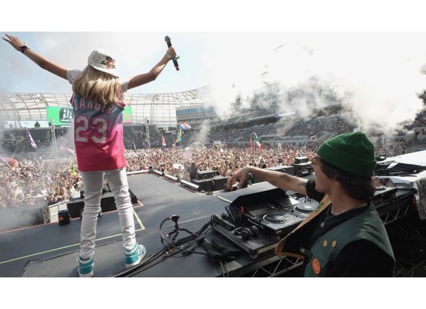 A 10-year-old girl is a famous DJ globally.