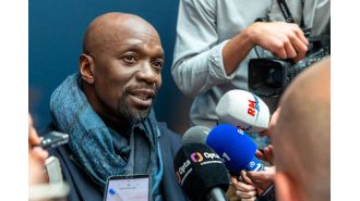 Makelele quits as manager of Chelsea and Real Madrid after only three games, saying he can't handle the position.