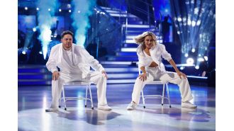 'Dancing with the Stars' celebrity struggles with debilitating chronic illness, making walking difficult.