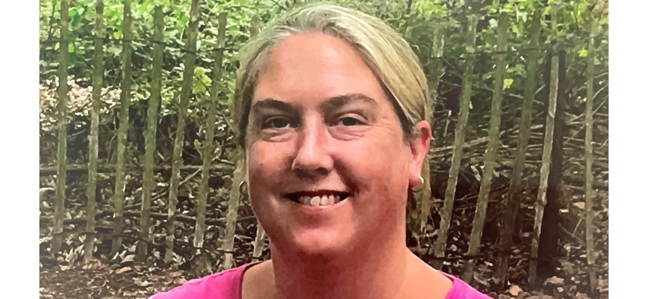 A 43-year-old mother dies at home from a heart attack after waiting two hours for an ambulance.